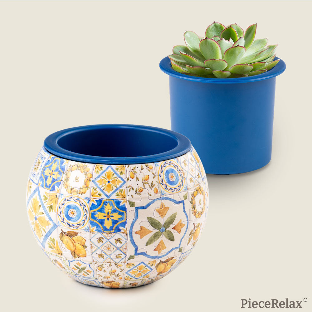 The perfect combination of gardening and art, featuring a vintage floral tile design, PieceRelax puzzle planter allows your imagination to flourish, with each plant finding its perfect position in this beautiful puzzle plant pot.