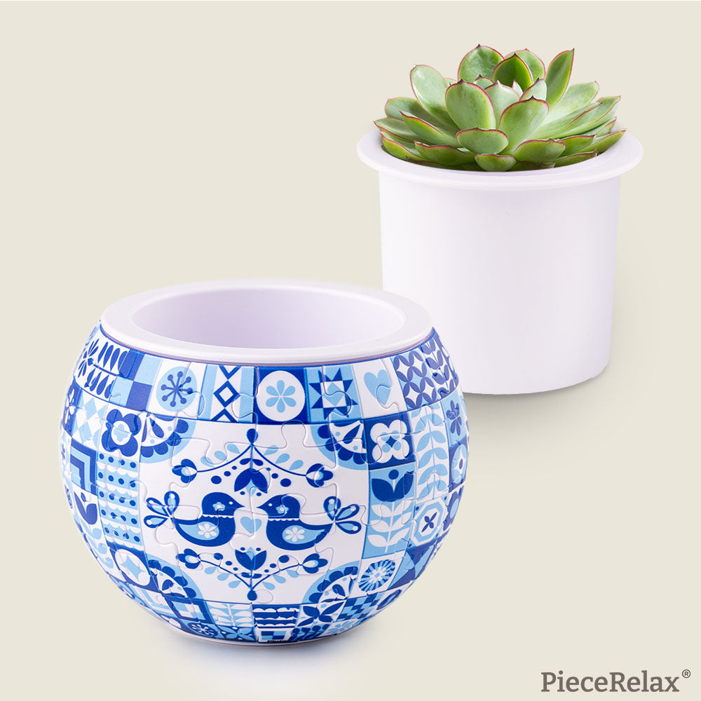 Adorned with classic blue and white motifs, this plant pot exudes a sense of tradition and style. PieceRelax Puzzle Planter invites you to cultivate your creativity, knowing you’ll always get there.