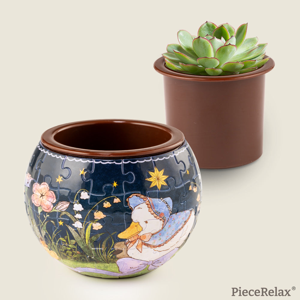 A little duck has stopped by the flowerpot! Take a stroll and follow in its tiny footsteps. You’ll Always Get There with PieceRelax.