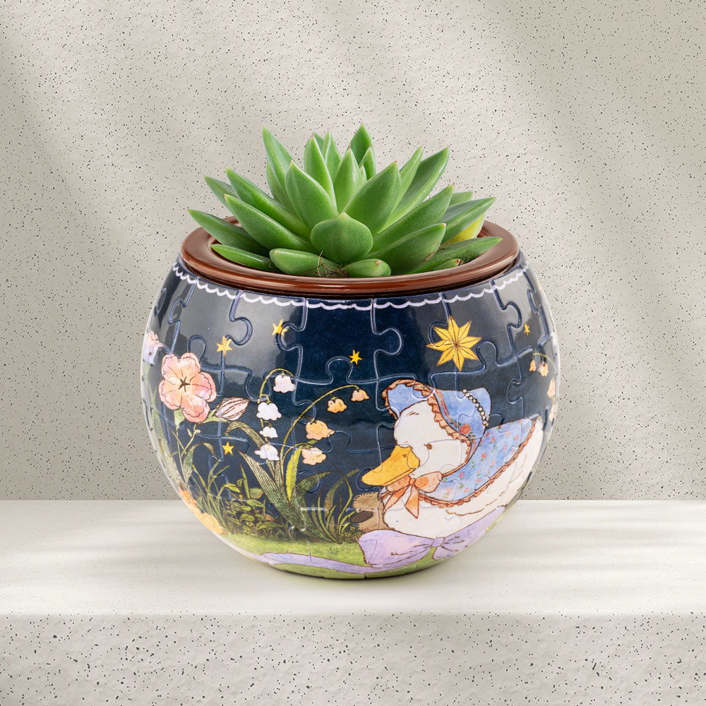 A little duck has stopped by the flowerpot! Take a stroll and follow in its tiny footsteps. You’ll Always Get There with PieceRelax.