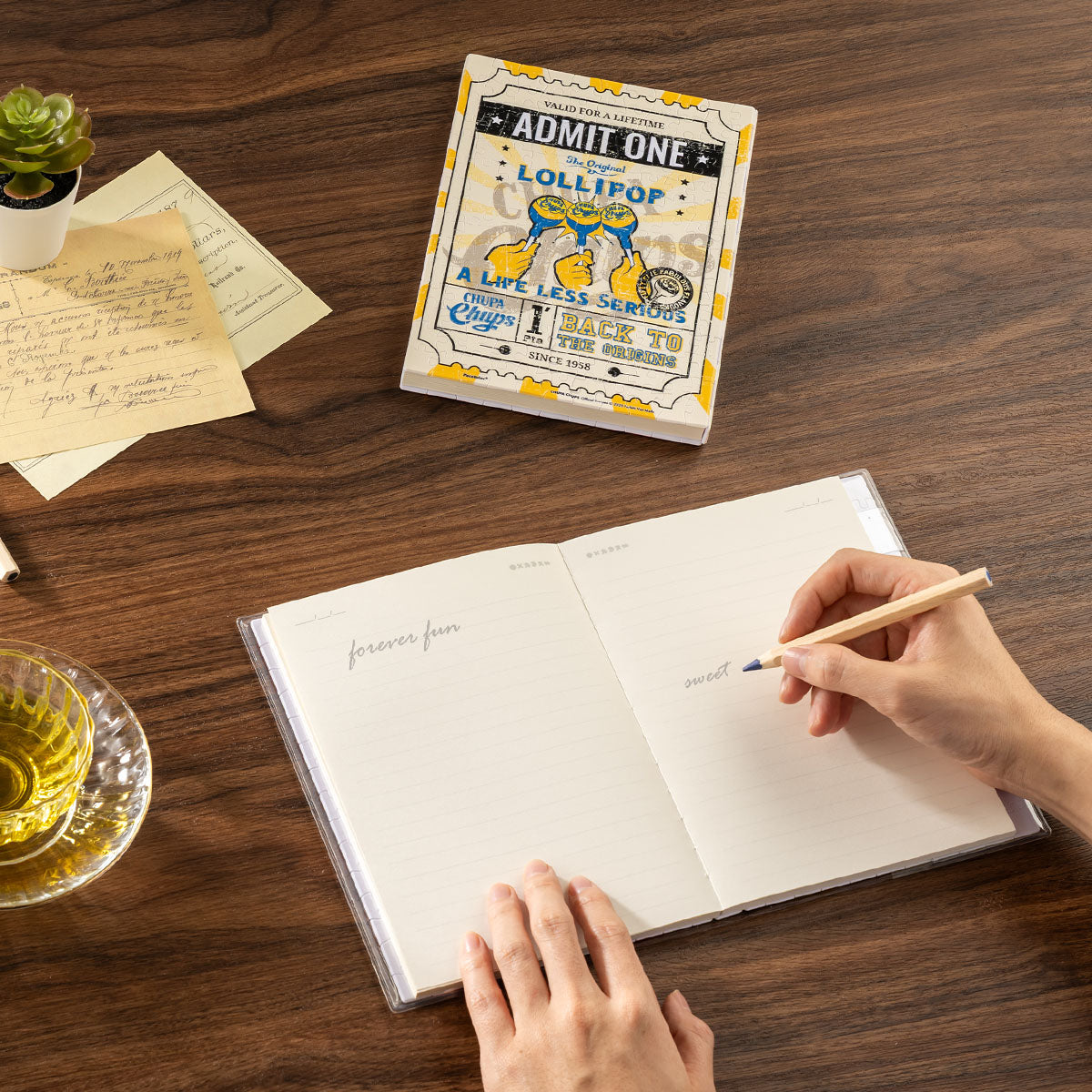 Carry a fun pass ticket to the lollipop amusement park with you, adding a touch of relaxation to life. Create wonderful and joyful memories with Chupa Chups and PieceRelax.