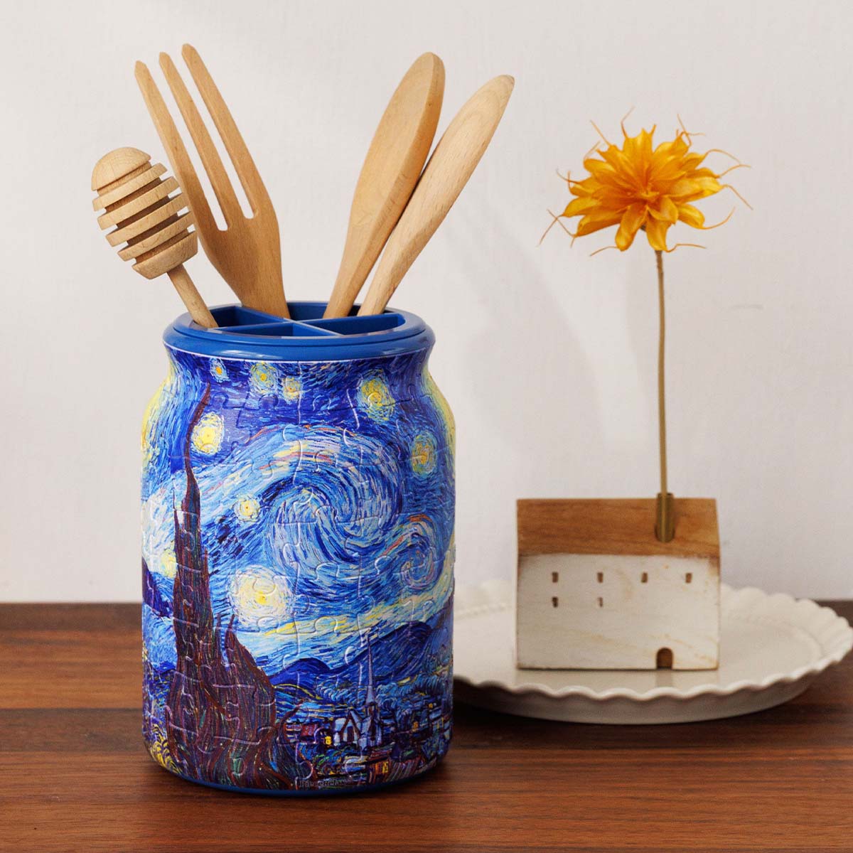 Experience 'The Starry Night' in a whole new dimension. Van Gogh’s swirling masterpiece transforms into a stunning 3D puzzle jar, bringing timeless art and interactive craftsmanship into your hands.
