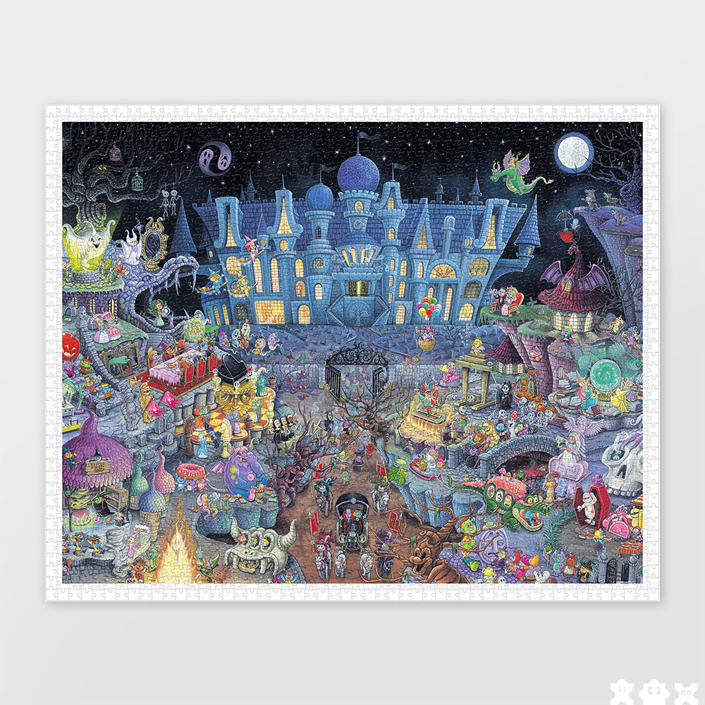 PieceRelax | 2000 piece puzzle. Featuring an intricately detailed haunted mansion filled with whimsical characters and spooky scenes, this puzzle promises hours of fun and excitement. Perfect for the spooky season, PieceRelax ensures an unforgettable puzzling adventure.