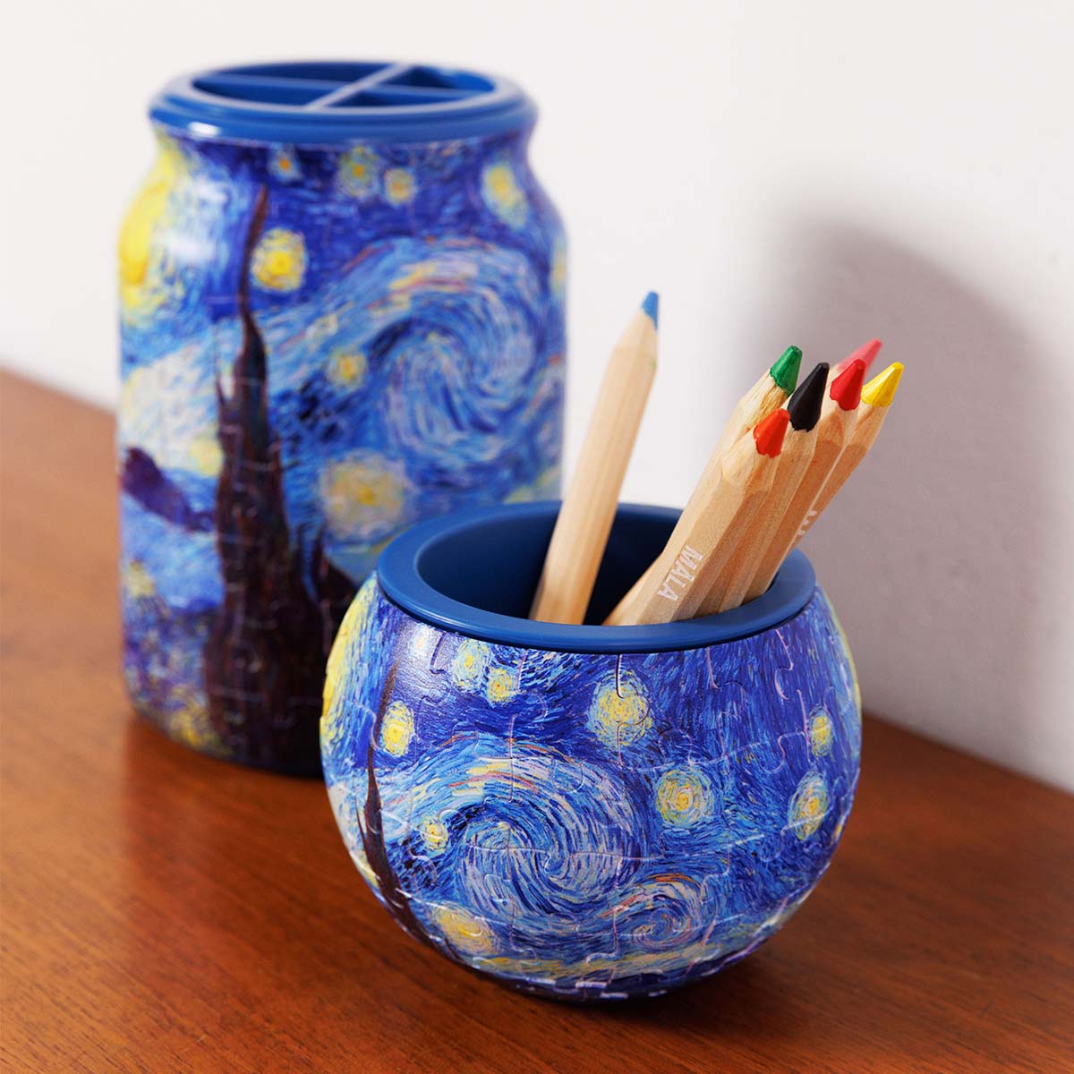 Experience 'The Starry Night' in a whole new dimension. Van Gogh’s swirling masterpiece transforms into a stunning 3D puzzle planter.